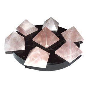 คอลเลกชันพิเศษของปิรามิดโรสควอตซ์7แห่งพร้อมดาวดาวโมราสีดำ - Product Image 1