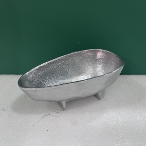 Bol décoratif ovale en aluminium fait main, finition argentée, bol de service texturé avec pieds, décoration d'intérieur, centre de table - Product Image 4