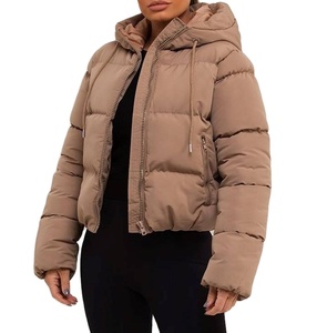 เสื้อแจ็คเก็ตพัฟเฟอร์ผู้หญิงแบบมีฮู้ด ผ้าไนลอนเคลือบคุณภาพสูง สำหรับฤดูหนาว กันลม กันน้ำ แบบกลับด้านได้ สีพื้น รับผลิตตามแบบ OEM - Product Image 6