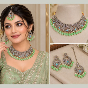 Ensemble collier et boucles d'oreilles pour femme JeweleMarket, plaqué or, avec cristaux et strass, style ethnique, pour mariage, fiançailles, anniversaire, fête, cadeau - Product Image 4