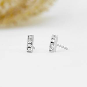Boucles d'oreilles minimalistes en or 14 carats avec diamant de laboratoire taille princesse, élégantes boucles d'oreilles clous en ligne de diamants pour femmes, cadeau de joaillerie fine - Product Image 5