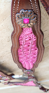 Ensemble de têtière et de peitorale en cuir rose gaufré crocodile de qualité supérieure avec conchos décoratifs, équipement d'équitation western - Product Image 3