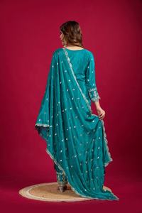 Seda Premium con bordado Trabajo Fancy Dupatta Salwar Kameez Colección de trajes pakistaníes - Product Image 4