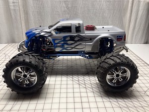 Camioneta RC 4x4 Escala 1:16 con Motor sin Escobillas, 2.4GHz, Todoterreno, de Alta Velocidad, con Control Remoto - Product Image 1