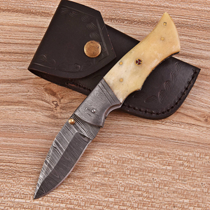 Couteau de chasse pliant artisanal en acier de Damas UA Supplies, manche en os teinté, verrouillage Liner Lock, pour extérieur, EDC, qualité industrielle, personnalisé - Product Image 1