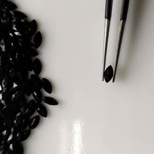 Ónix Negro Natural, Corte Marquesa de 6x3MM, Gemas Sueltas de la Mejor Calidad para Joyería, Red Mountain Gems R3BOMQCT63 - Product Image 1