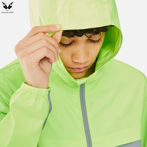 Conjunto Deportivo Unisex Verde Neón para Otoño, Chaqueta Ligera y Transpirable con Capucha, Pantalones Cortos Cómodos para Entrenamiento Informal - Product Image 4