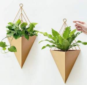 Macetero Colgante de Metal Hecho a Mano por un Fabricante Confiable para Decoración Artística del Hogar y Arreglos Florales Elegantes en Interiores - Product Image 6