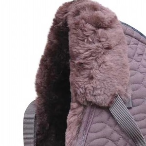 Tapis de selle matelassé avec doublure en peau de mouton et sangles, équipement d'équitation, fabricant Advantage Impex - Product Image 2