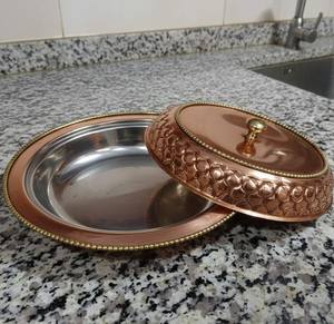 Azucarero Clásico Blanco y Cobre con Grabado Floral Ornamentado, Jarra de Caramelos Hecha a Mano con Pedestal, Decoración para Mesa de Hotel, Buffet y Hogar - Product Image 3