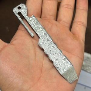 Herramienta Multiusos EDC de Acero de Damasco Forjada a Mano, Herramienta de Bolsillo de Lujo, Regalo Único de Acero para el 5º Aniversario para Él - Product Image 1