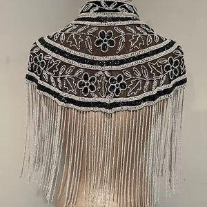 Top de cadena para el cuerpo con cuello halter, estilo bustier, con lazo de perlas vintage, flecos y borlas - Product Image 1