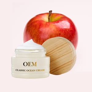 ครีมบำรุงผิวหน้า CHORUS Moisture Balance Revitalizing สารสกัดจากเซลล์แอปเปิ้ล ช่วยลดเลือนริ้วรอย สำหรับใช้กลางวัน รับผลิตแบรนด์ส่วนตัว (ขายส่ง) - Product Image 1