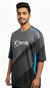 เสื้อยืดโอเวอร์ไซส์พรีเมียมสำหรับผู้ชาย พิมพ์ลายแบบซับลิเมชั่น สไตล์ลำลอง สตรีทแวร์ ทันสมัย ใส่ได้ทุกวัน - Product Image 4