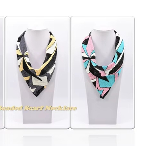 Collier écharpe brodé à la main de bonne qualité, de différents styles et blanc, avec jolies boucles d'oreilles et collier de perles - Product Image 6