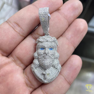 Colgante de Lujo con Rostro de Jesús, Ojos Azules, Diamante Moissanite VVS y Plata de Ley 925 - Product Image 5