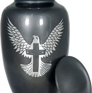 Urne funéraire noire mate pour adultes Grande urne funéraire funéraire en métal de style européen fabriquée à la main Conception gravée en argent pour les cendres humaines - Product Image 3