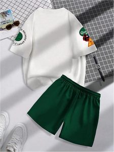 Conjuntos de 2 piezas para hombre, conjuntos casuales con camiseta gráfica de cuello redondo y manga corta y pantalones cortos con cordón en la cintura - Product Image 2