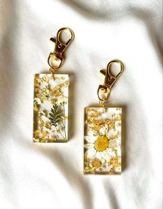 Elegant Resin Key Ring Featuring Glitter Handmade Winter Holiday Decorative Keepsake Accessory Gift - Product Image 5