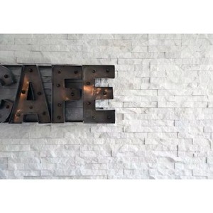 Meilleure Vente : Panneau de Pierre Naturelle Blanche Écologique, Marbre Fendu pour Revêtement Mural Intérieur/Extérieur, Utilisation en Salle de Bain et Appartement - Product Image 1