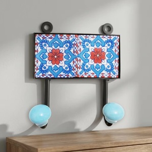 Ganchos de Pared de Cerámica con Diseño de Flores en Azul y Rojo, 2 Ganchos Multifuncionales de Estilo Retro para Ahorrar Espacio, Perchero - Product Image 4