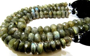 Perles de pierre facettées rondes en labradorite naturelle grise chatoyante de 10 mm, longueur 8 pouces - Product Image 4