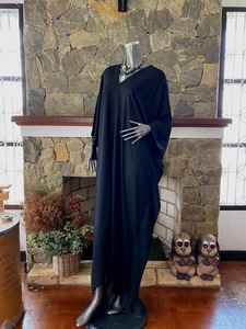 Vestido Caftán de Rayón Teñido a Mano en Color Negro Carbón, Talla Grande, Cuello en V, Vestido Maxi Cómodo y Holgado para Mujer - Product Image 3