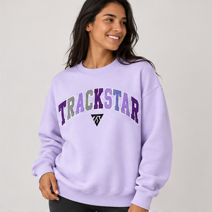 Sweat-shirt ras du cou oversize à manches longues pour femme, motif lettres universitaires multicolores lilas, avec logo personnalisé, vente en gros - Product Image 4