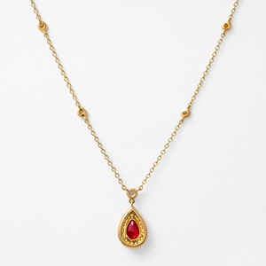 Collier classique en or blanc 14 carats avec rubis poire de 1,29 ct et halo de diamants cultivés en laboratoire, certifié IGI, pour un style élégant au quotidien - Product Image 3