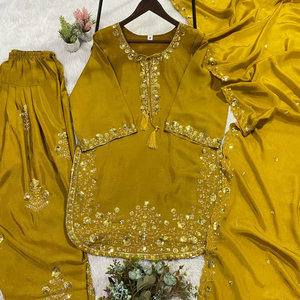 Ensemble Salwar Kameez Designer Chinon avec broderie à sequins, tenue de soirée avec dupatta, fournisseur en gros - Product Image 1