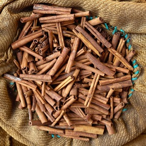 Bâtonnets de cannelle sélectionnés avec soin, issus d'un tri précis de la croûte, parfum doux, faible humidité, emballage sécurisé pour l'importation, en vrac - Product Image 6