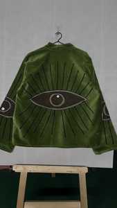 Chaqueta Verde de Terciopelo Bordada al por Mayor con Cuello Mao, Manga Larga, Ajuste Holgado, Bordado a Mano, para Todas las Estaciones, Uso Casual - Product Image 1