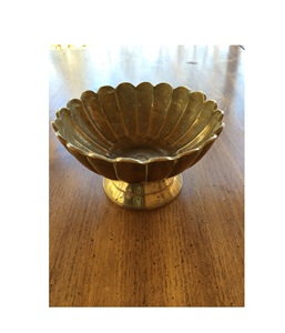 Cuenco Decorativo de Latón para Servir, Elegante Vajilla para Cocina y Comedor, Hecho a Mano, Duradero, Apto para Alimentos, Diseño Tradicional y Utilitario - Product Image 1