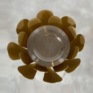 Brûleur à Bakhoor élégant en forme de lotus avec pétales métalliques et base en marbre massif, parfait pour la décoration de maison de luxe et les cadeaux festifs - Product Image 4