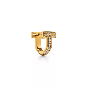 Pendientes Huggie con Forma de T Geométrica y Diamantes Redondos Cultivados en Laboratorio - Product Image 1