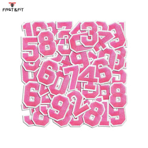 Patchs brodés personnalisés en forme de lettres d'alphabet avec matériau PU pour chapeaux - Product Image 1