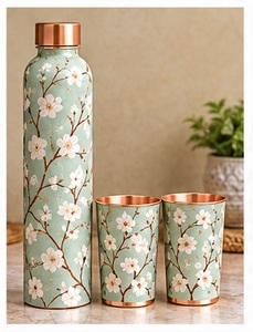 Botella de Agua de Cobre Hecha a Mano con Dos Vasos, Acabado Martillado, Juego de Bebidas Portátil, Diseño Moderno para Uso Doméstico - Product Image 2