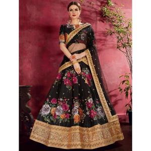 Sangeet en soie Banglori à imprimé floral noir Lehenga Choli - Product Image 1