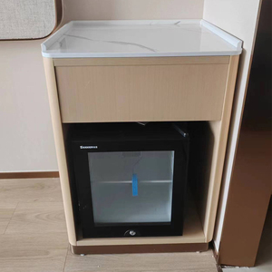 Mobile Minibar Moderno Minimalista in Legno per Hotel con Spazio Frigorifero e Vano Portabottiglie - Product Image 1
