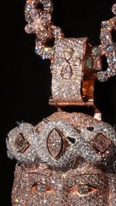 Cadena y Colgante Exclusivos de Oro Blanco de 14 Quilates con Diamantes de Moissanita Deslumbrantes que Elevan Tu Estilo de Moda - Product Image 3