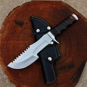 Hermoso Cuchillo de Caza y Camping de Hoja Fija de Acero Inoxidable de Alta Calidad Personalizado con Mango de Madera de Olivo y Rosa - Product Image 4