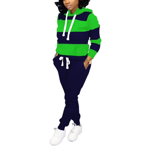 Conjunto Deportivo para Mujer con Capucha, Color Verde Marino, Bloques de Color, Sudadera de Manga Larga y Pantalones Casuales con Bolsillos Laterales - Product Image 4