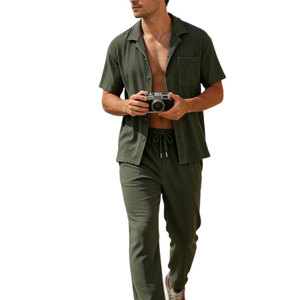 Ensemble assorti deux pièces pour homme en coton léger et respirant, chemise à manches courtes et pantalon coupe décontractée, idéal pour les vacances - Product Image 1