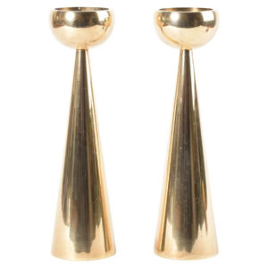 Porte-bougie en laiton doré vieilli, élégant et luxueux, idéal pour une décoration intérieure classique et chaleureuse. - Product Image 4