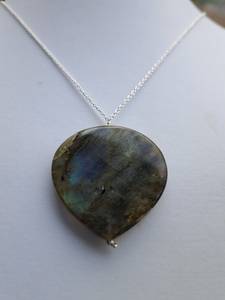 Pendentif en labradorite avec chaîne en argent sterling, bijoux en pierres précieuses faits à la main, design élégant pour femmes, vente en gros, exportation - Product Image 6