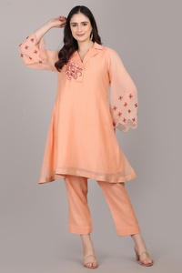Ensemble élégant 2 pièces en cordon couleur pêche avec perles et broderies, collection stylée pour femmes - Product Image 5