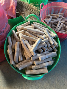 [MEILLEURES VENTES] |   Bâton à mâcher pour chien en bois de café, durable, pour le nettoyage des dents, jouet interactif sûr pour animaux de compagnie, anti-stress [HAUTE QUALITÉ] |   Café W - Product Image 4