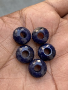 Cuentas de Sodalita Natural Facetadas con Orificio Grande, Cuentas Redondas Tipo Donut de 5mm para Fabricación de Joyería, DIY, Pulseras y Collares - Product Image 1