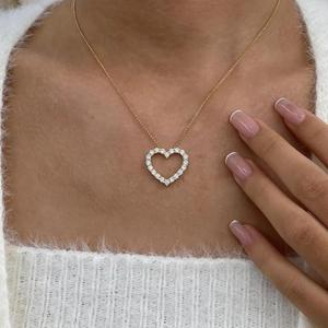 Collar con colgante de diamante en forma de corazón con diamante redondo brillante para mujer, colgante de corazón abierto en oro amarillo de 14 quilates, regalo de lujo para ella. - Product Image 4
