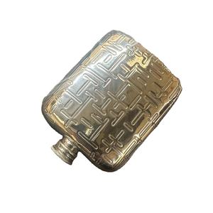 กระติกน้ำสแตนเลสขัดเงาคุณภาพพรีเมียม พร้อมความเงางามสูง ตัวกระติกทนทาน ดีไซน์คลาสสิกสำหรับวิสกี้และสุรา - Product Image 1